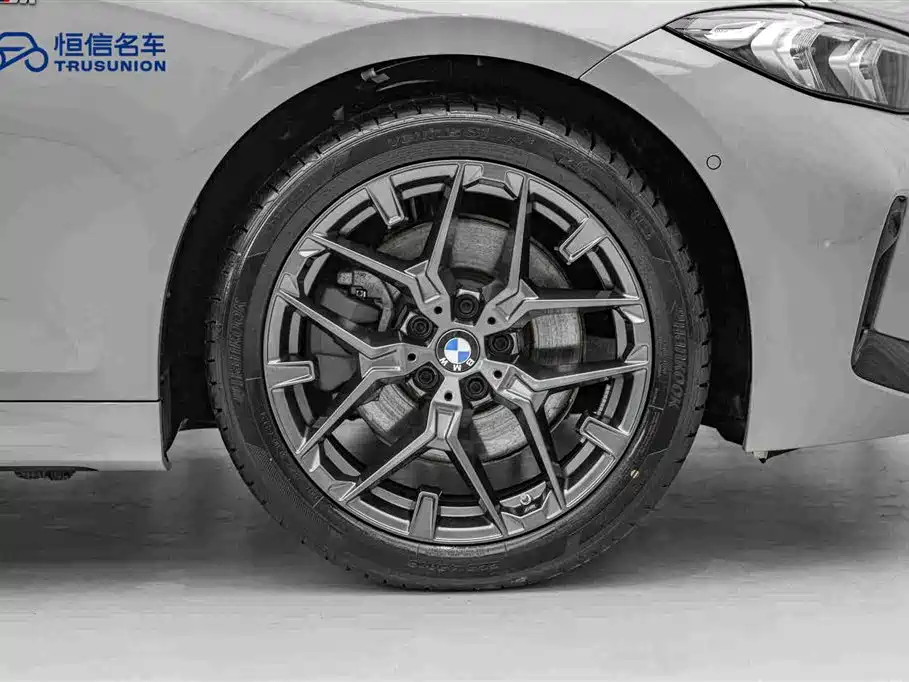 BMW 3 Series 2025 — фото 11