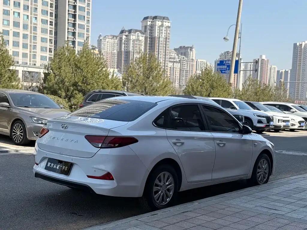 Hyundai Elantra 2018 — фото 8
