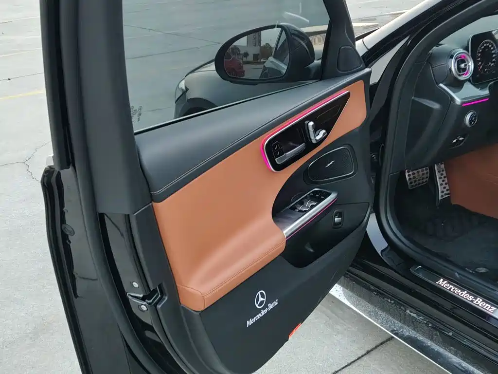Mercedes-Benz C-Class 2025 — фото 25