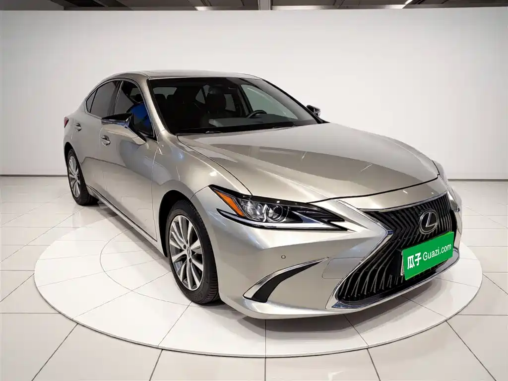 Lexus ES 2018 — фото 4