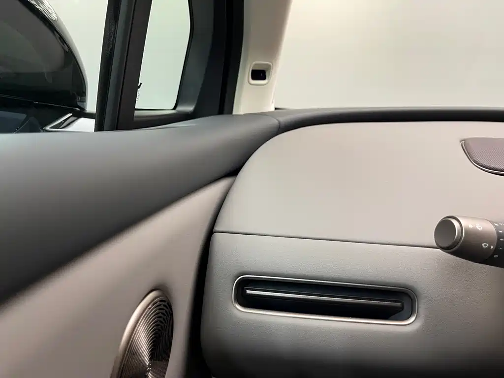 Li Auto i8 2025 — фото 20