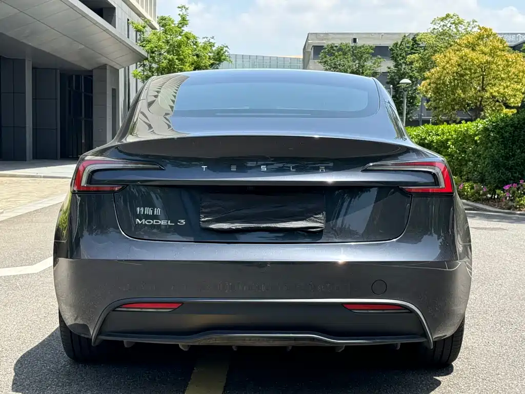 Tesla Model 3 2024 — фото 17