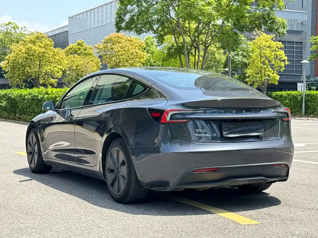 Tesla Model 3 2024 — фото 18