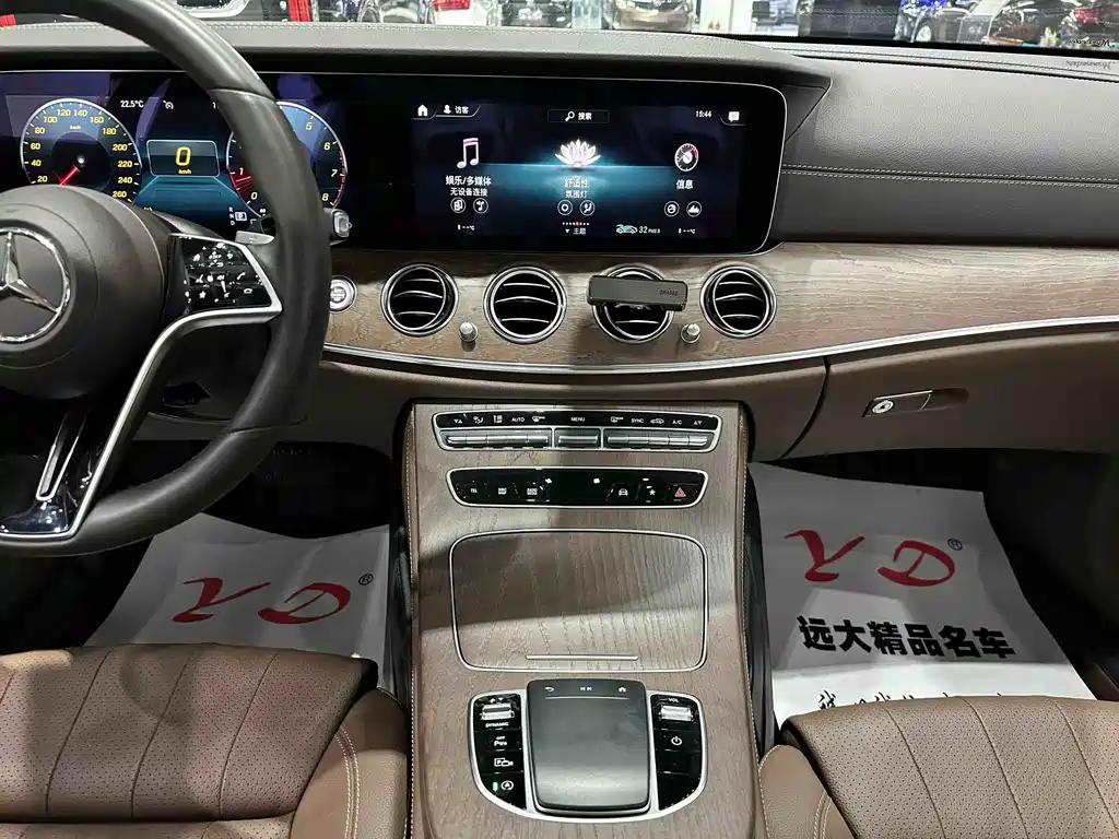 Mercedes-Benz E-Class 2021 — фото 11