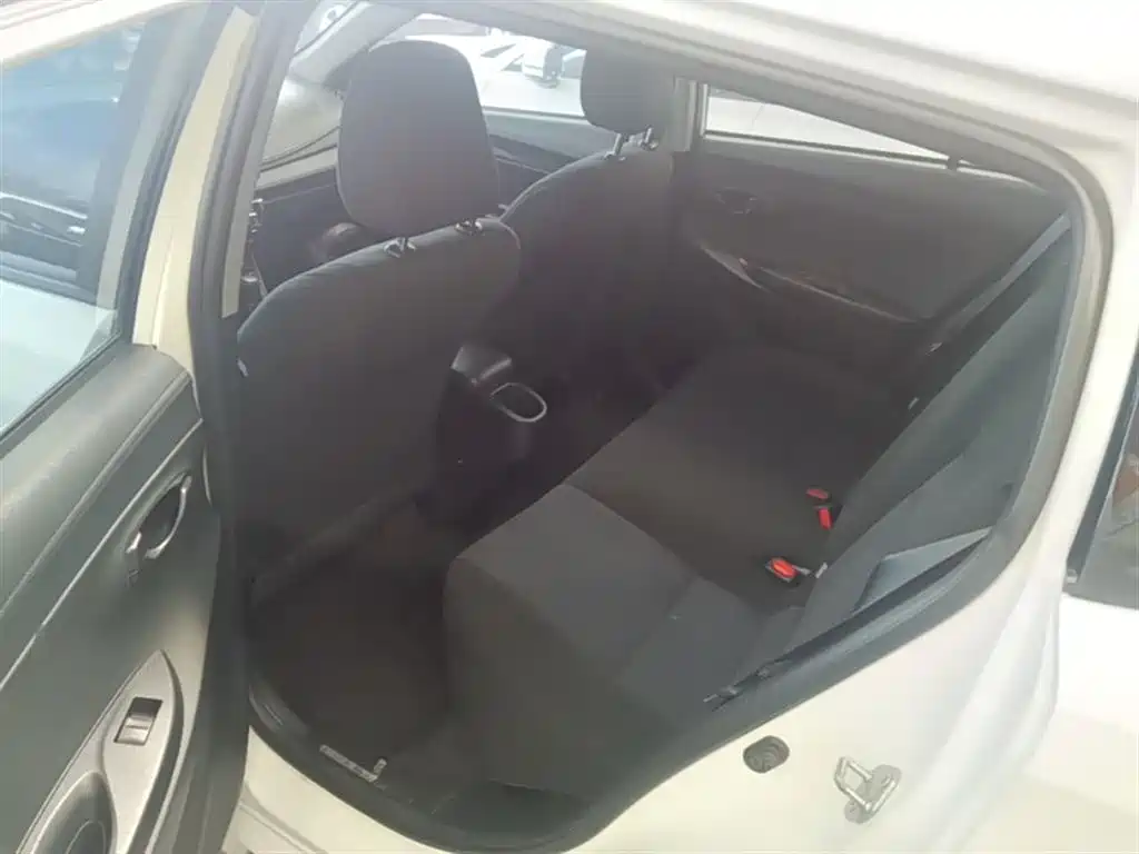 Toyota Yaris L 2017 — фото 17