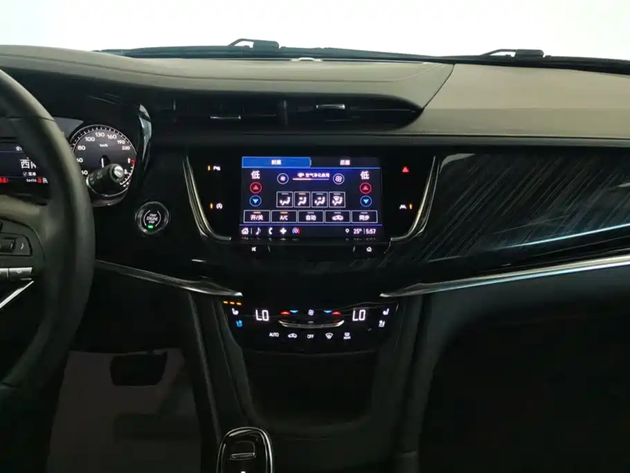 Cadillac XT6 2022 — фото 13