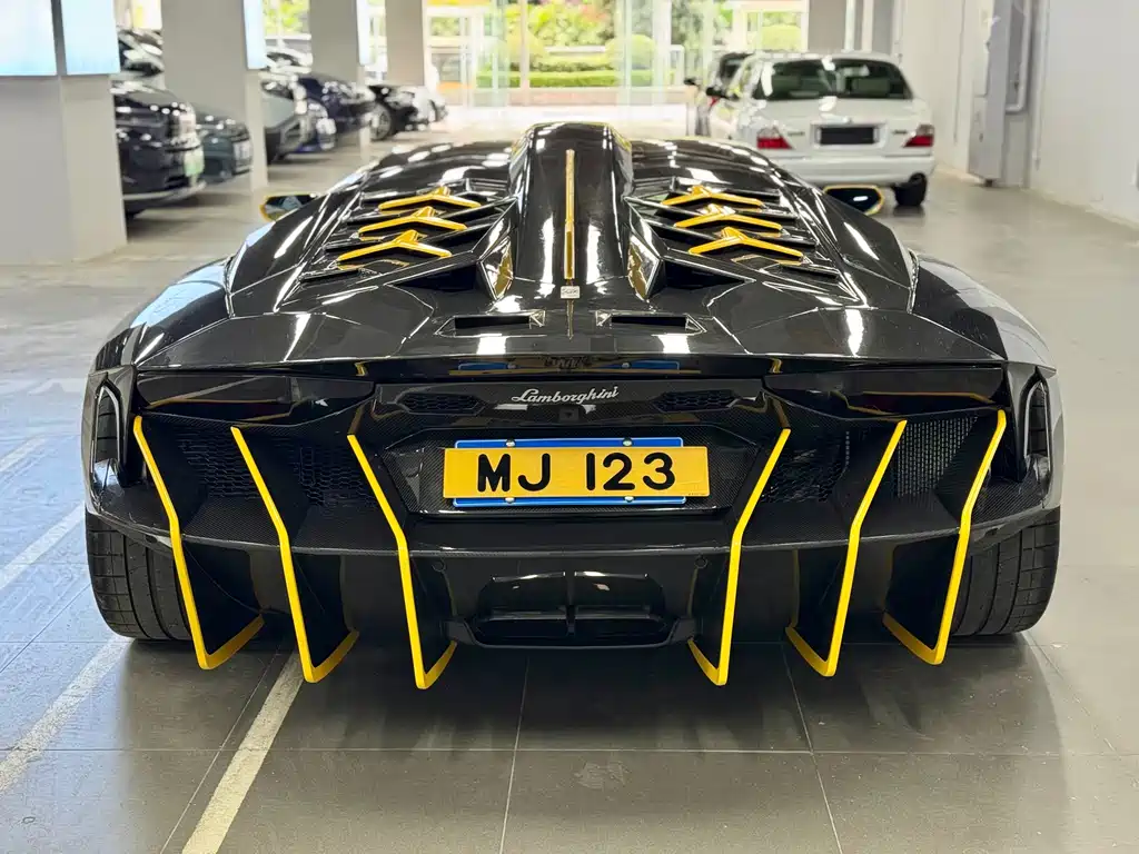Lamborghini Aventador 2014 — фото 15