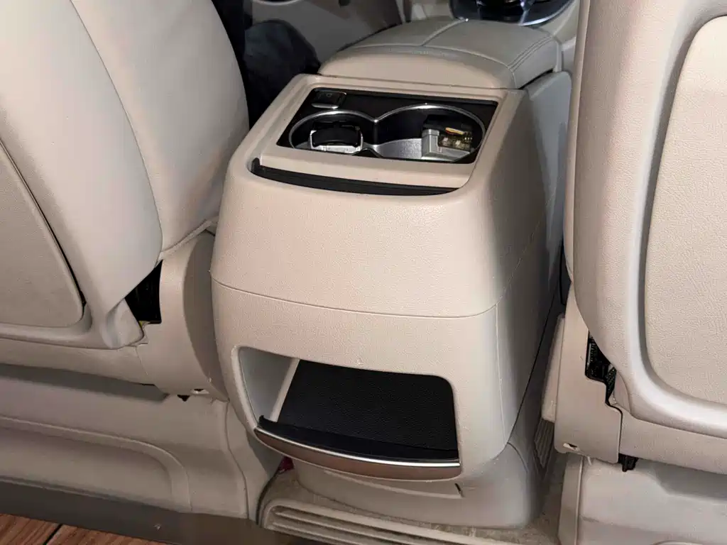 Mercedes-Benz V-Class 2018 — фото 20