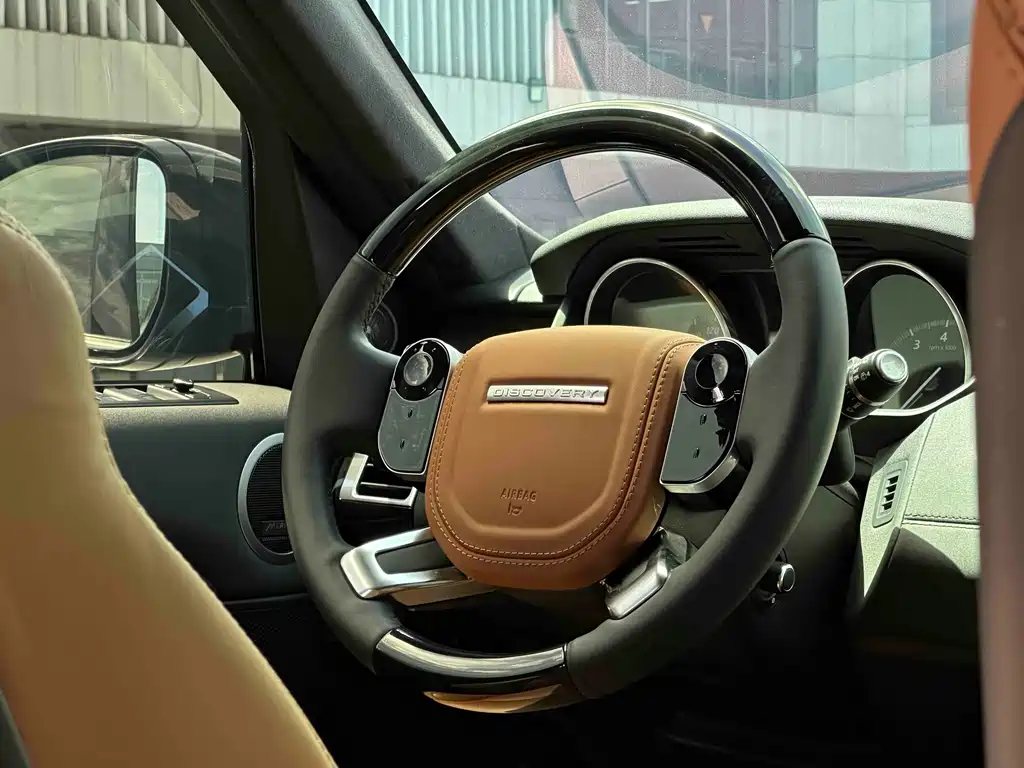Land Rover Discovery 2018 — фото 21