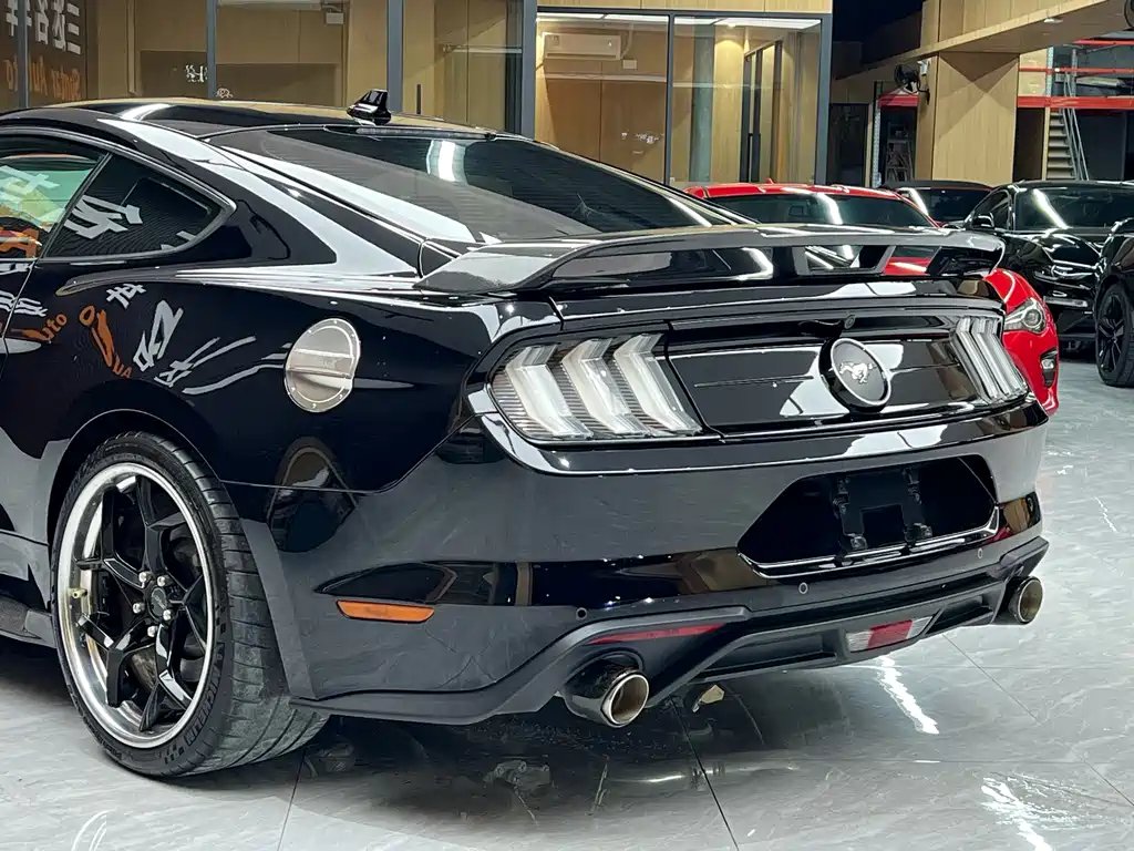 Ford Mustang 2021 — фото 16