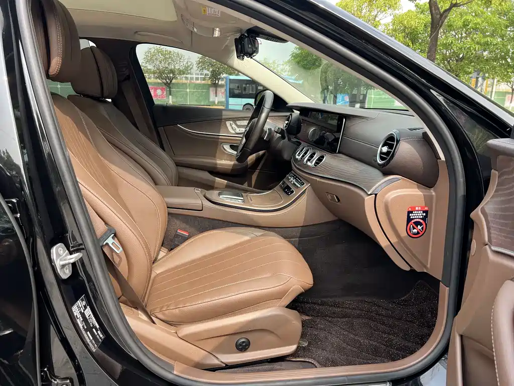 Mercedes-Benz E-Class 2021 — фото 10