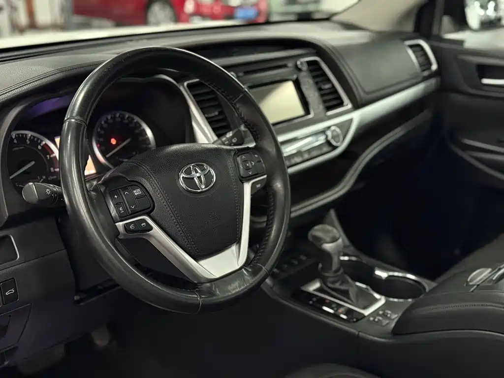 Toyota Highlander 2017 — фото 8