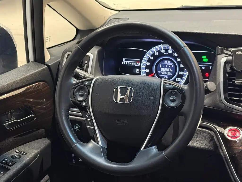 Honda Odyssey 2019 — фото 10