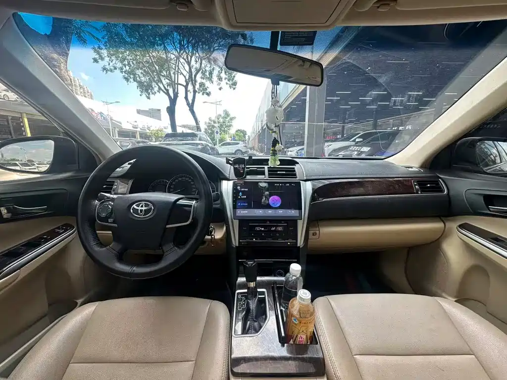 Toyota Camry 2017 — фото 9