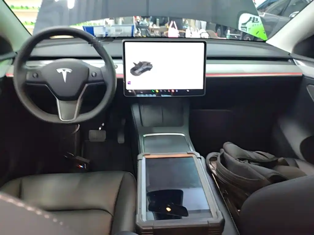 Tesla Model Y 2024 — фото 10
