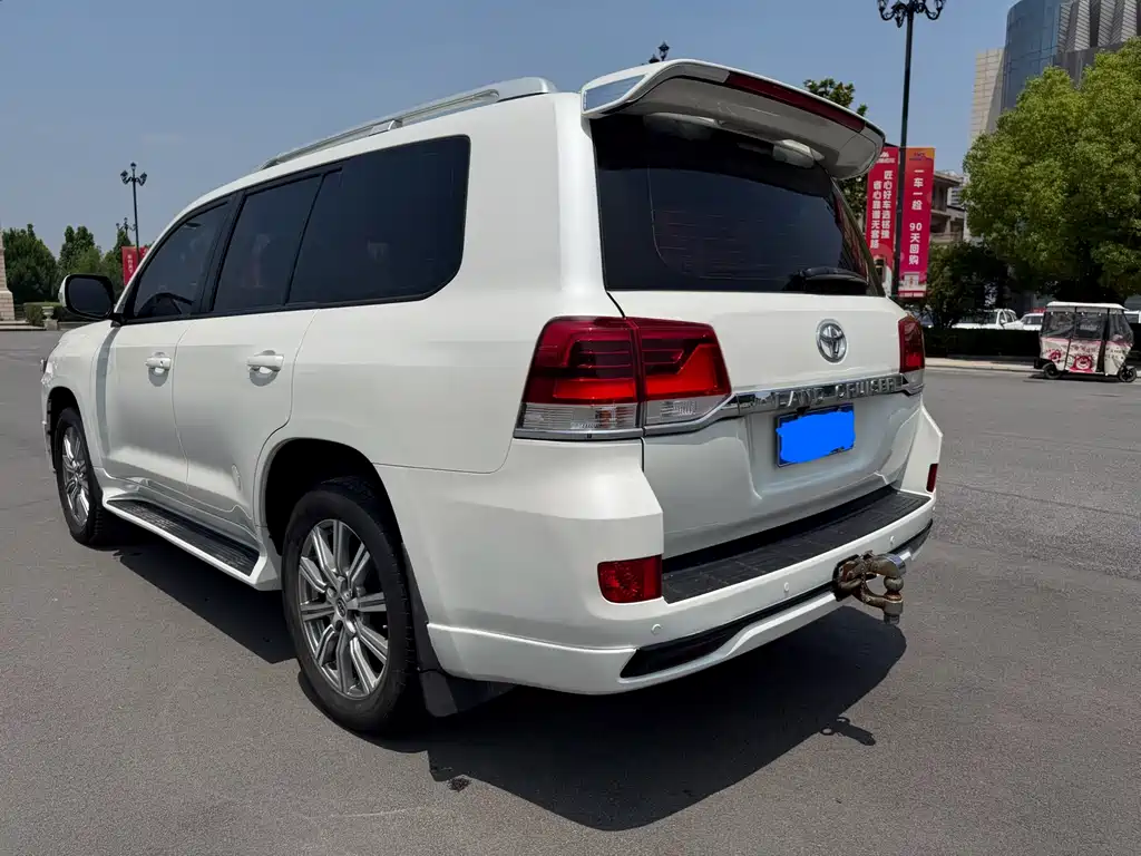 Toyota Land Cruiser 2020 — фото 6