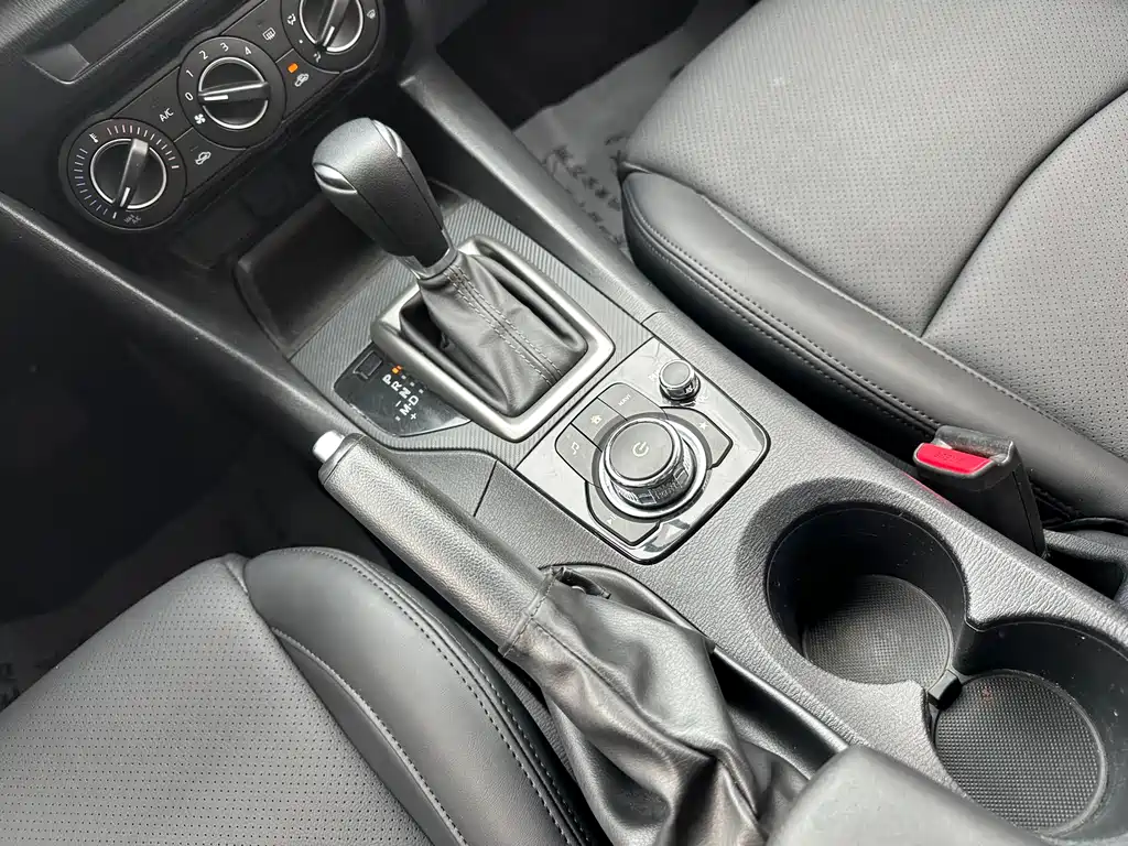 Mazda 3 Axela 2017 — фото 14