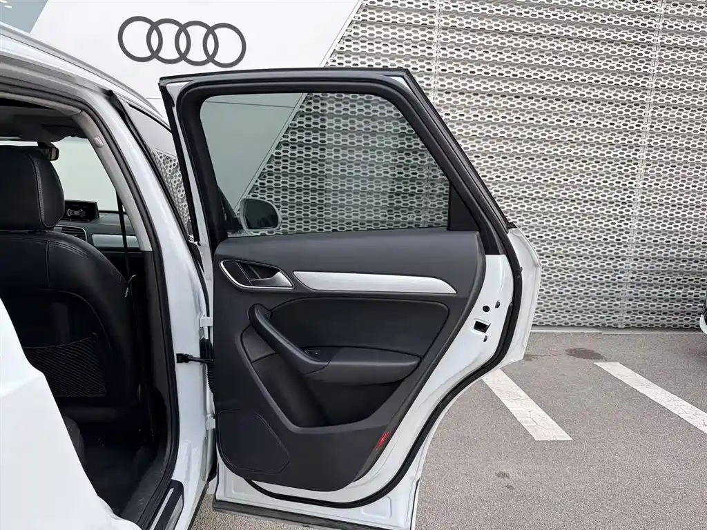 Audi Q3 2017 — фото 13