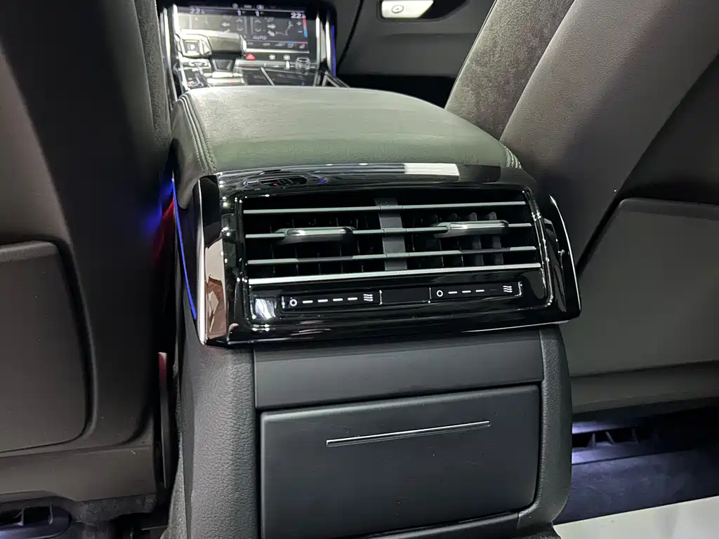 Audi A8 2021 — фото 24