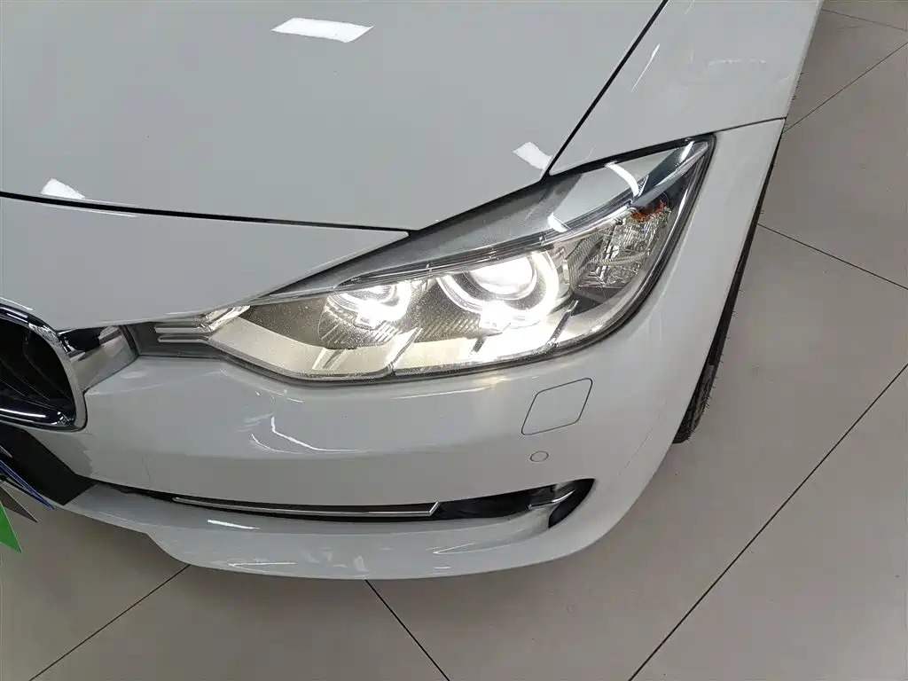 BMW 3 Series 2015 — фото 18