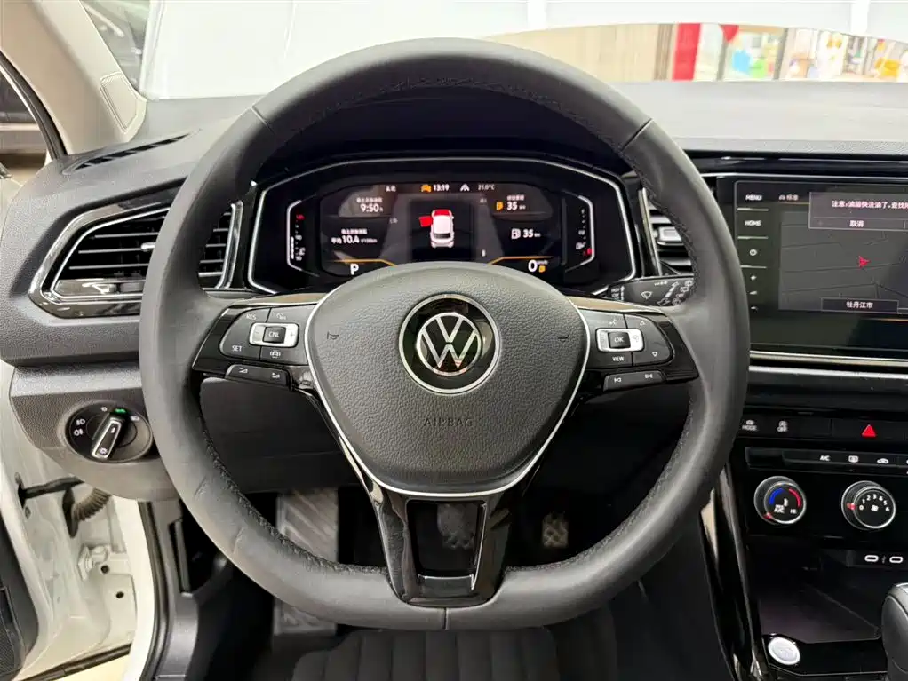 Volkswagen T-Roc 2023 — фото 11