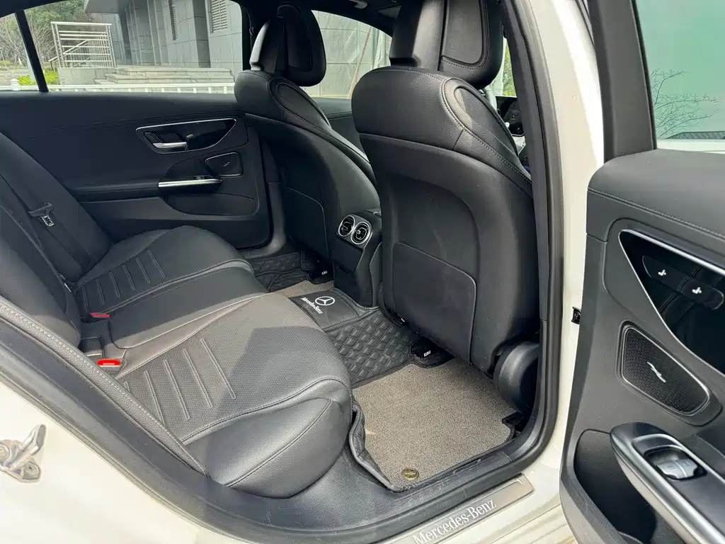 Mercedes-Benz C-Class 2023 — фото 11