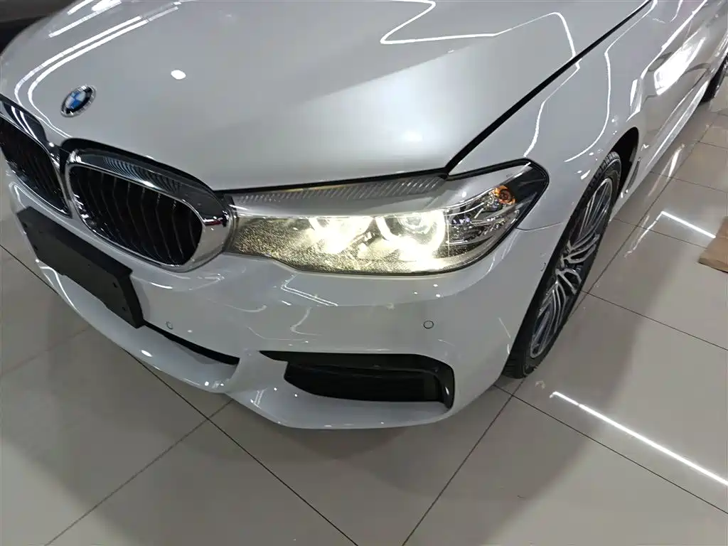 BMW 5 Series 2018 — фото 24
