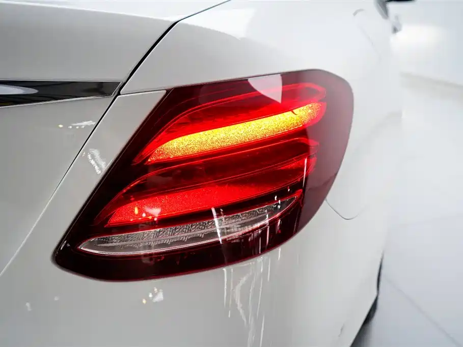 Mercedes-Benz E-Class 2019 — фото 15