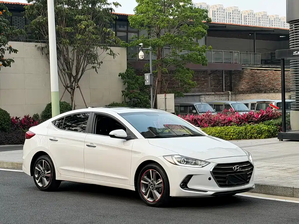 Hyundai Elantra 2017 — фото 3