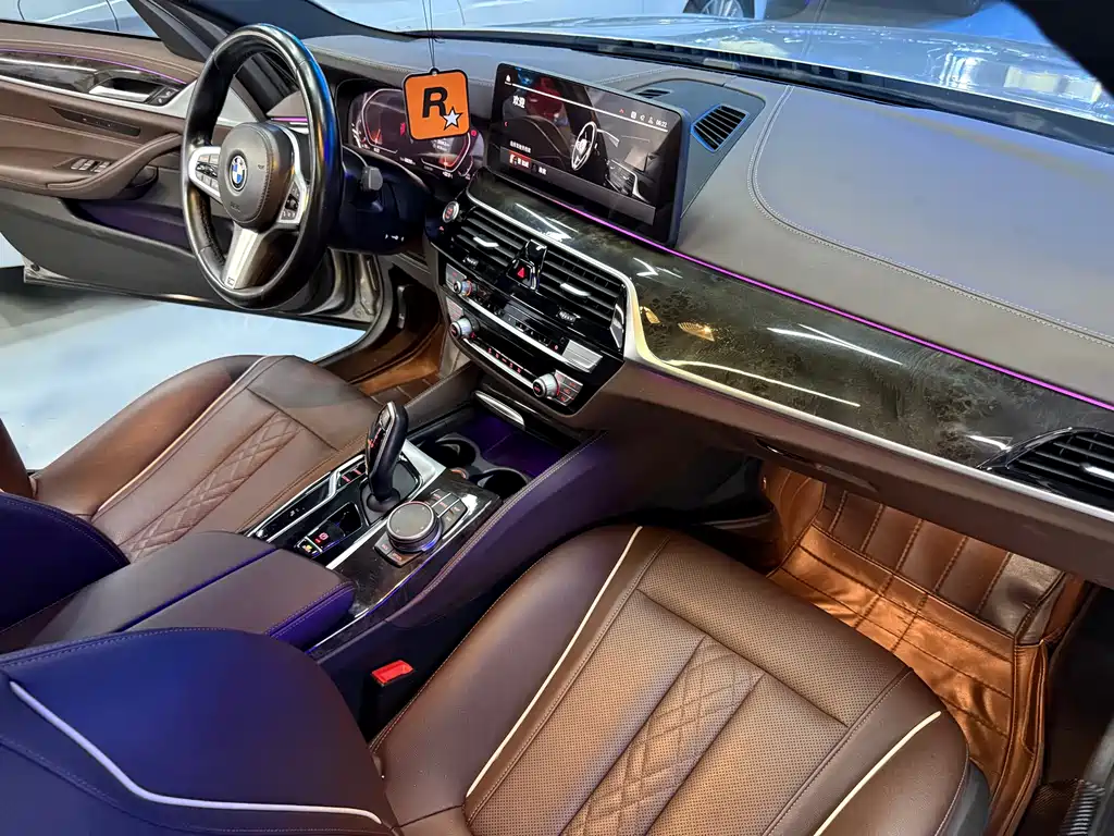 BMW 5 Series 2021 — фото 12