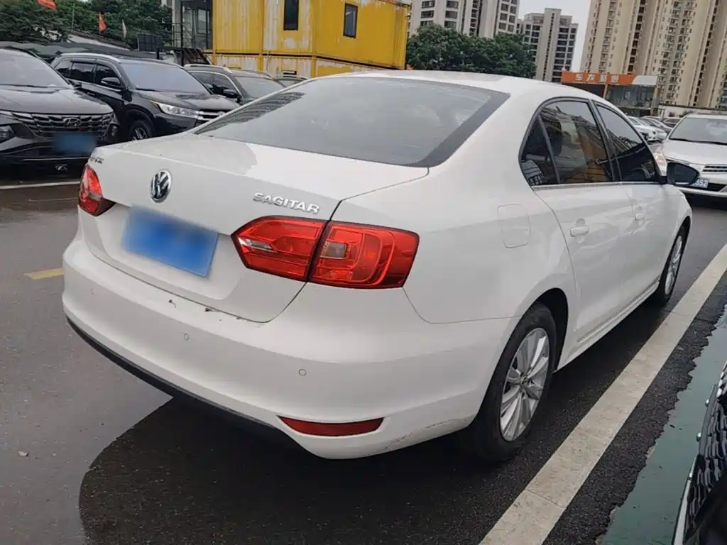Volkswagen Sagitar 2015