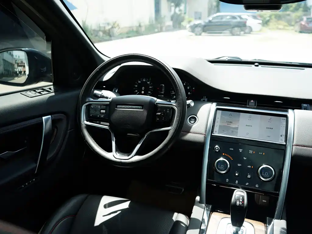 Land Rover Discovery Sport 2023 — фото 13