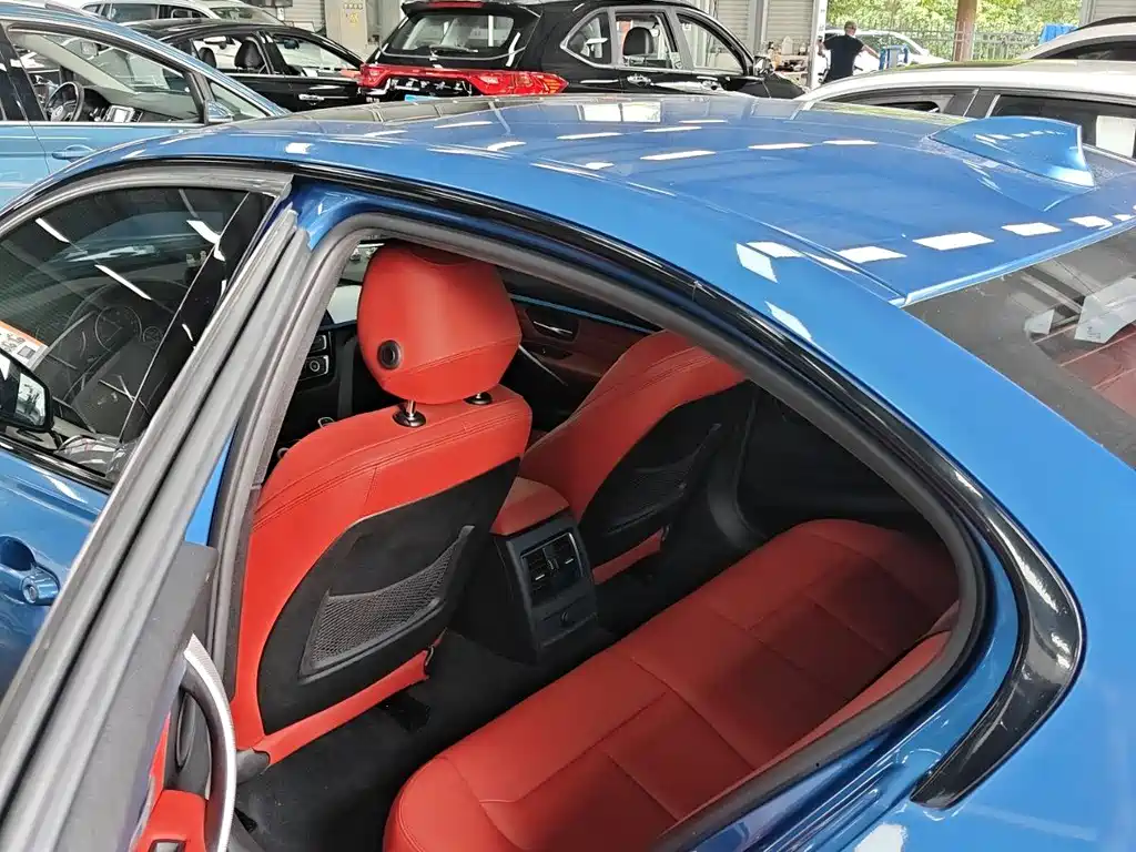 BMW 3 Series 2019 — фото 11