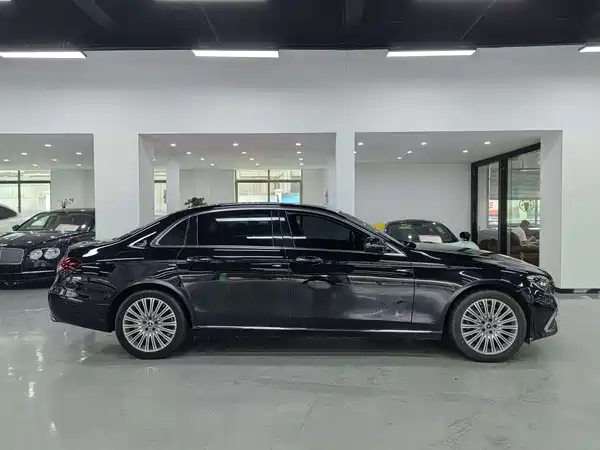 Mercedes-Benz E-Class 2022