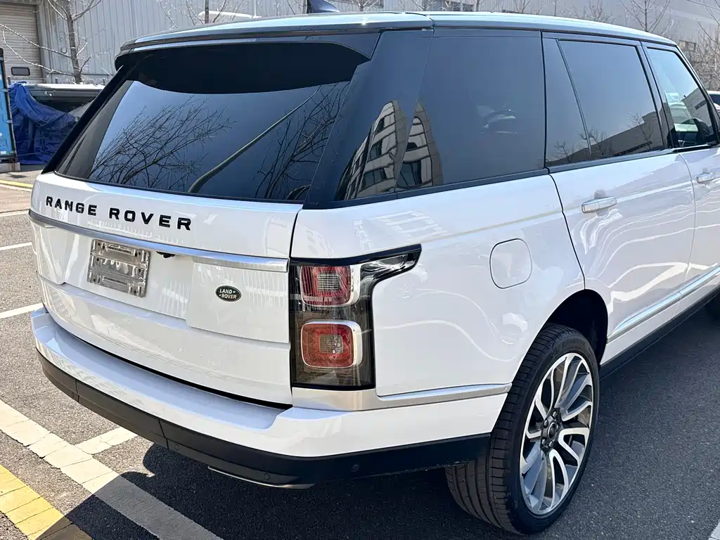 Land Rover Range Rover 2022 — фото 11