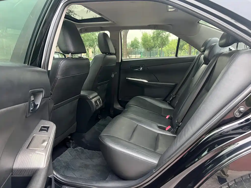 Toyota Camry 2015 — фото 18