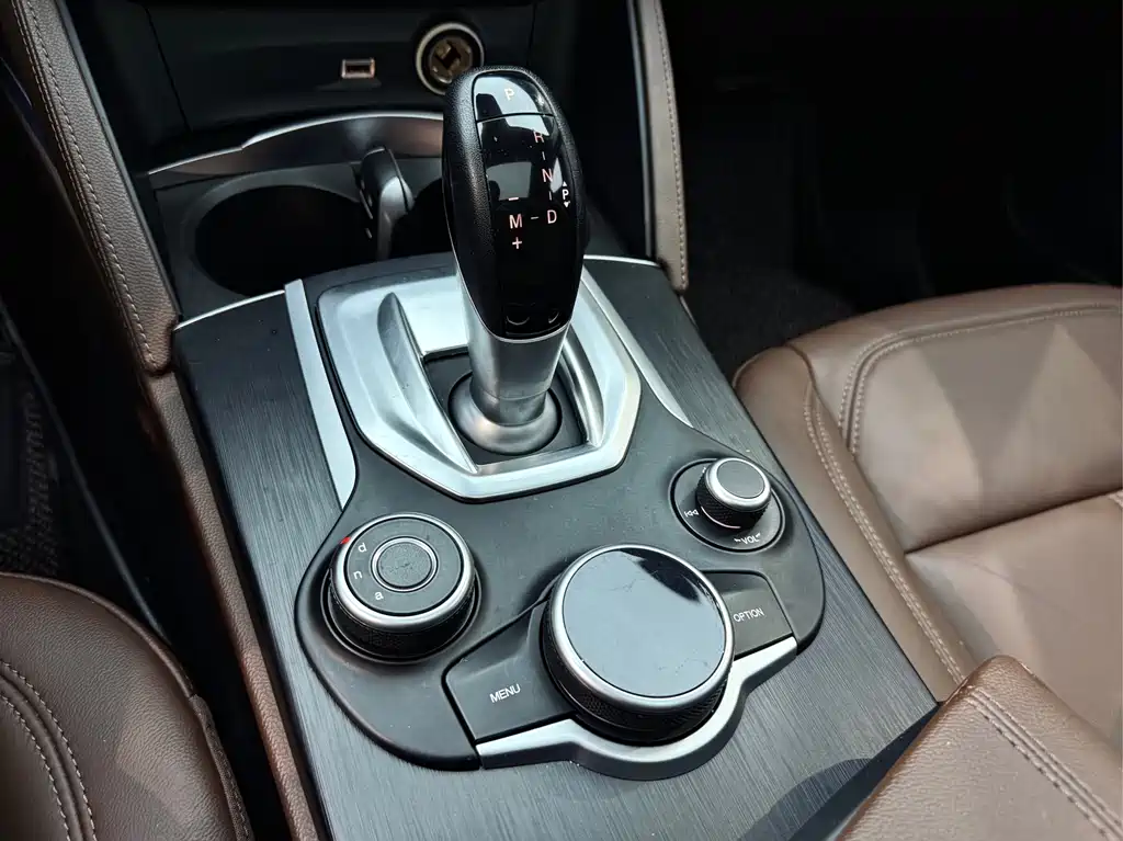 Alfa Romeo Stelvio 2019 — фото 16