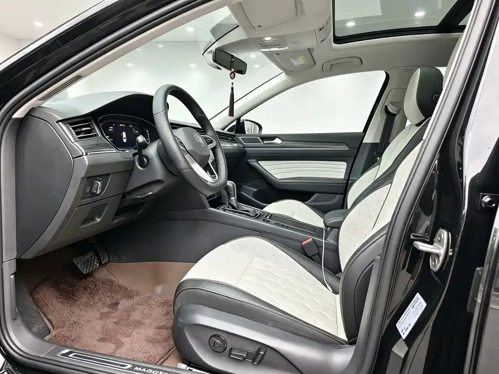 Volkswagen Magotan 2025