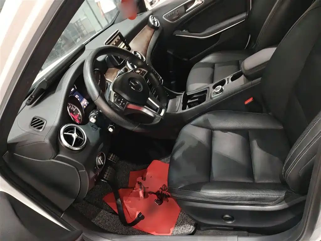 Mercedes-Benz GLA 2016 — фото 11