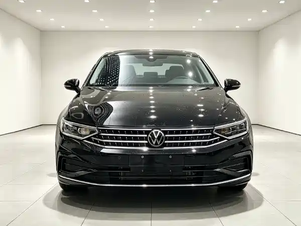 Volkswagen Magotan 2025