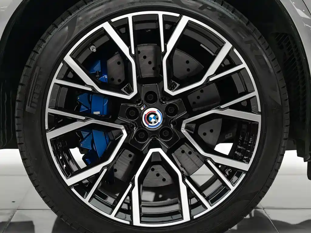 BMW X6 M 2022 — фото 13
