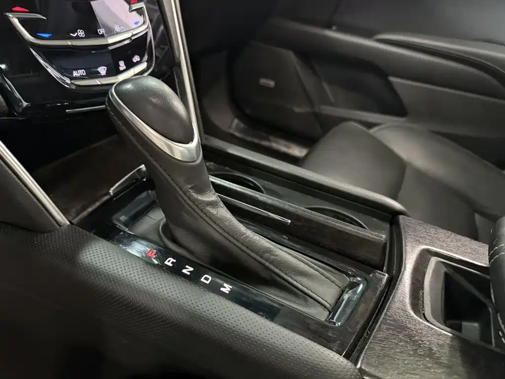 Cadillac XTS 2018 — фото 11