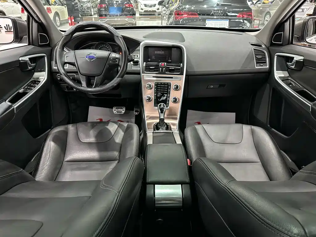 Volvo XC60 2017 — фото 9