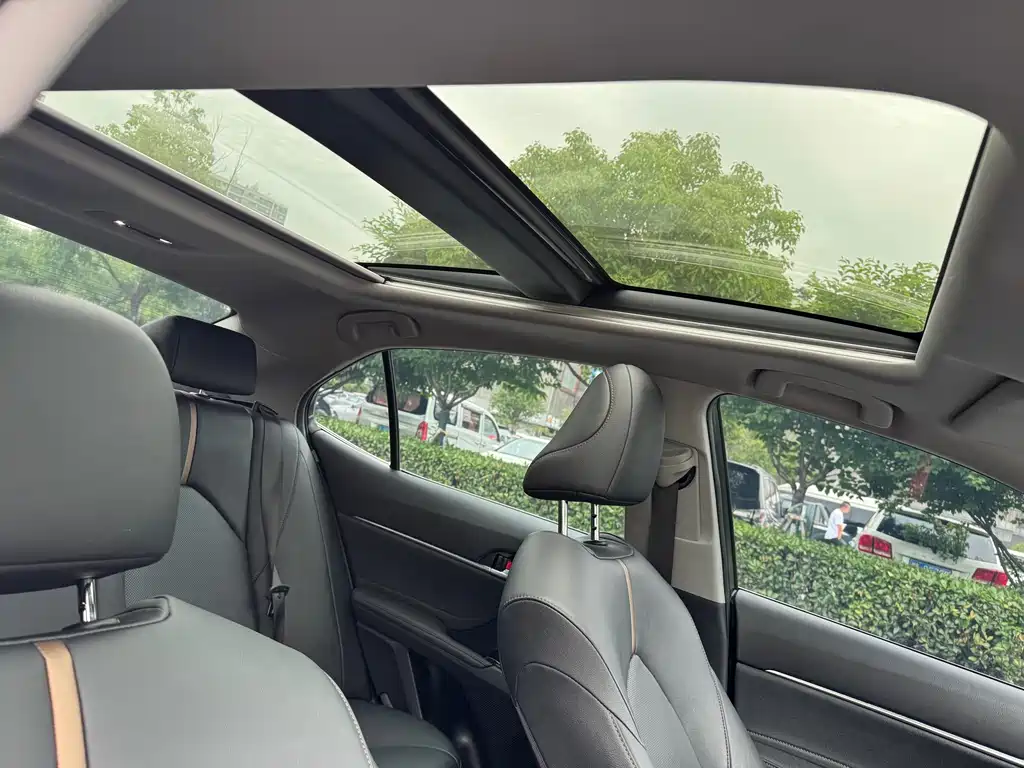 Toyota Camry 2020 — фото 20