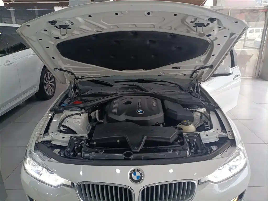 BMW 3 Series 2017 — фото 16