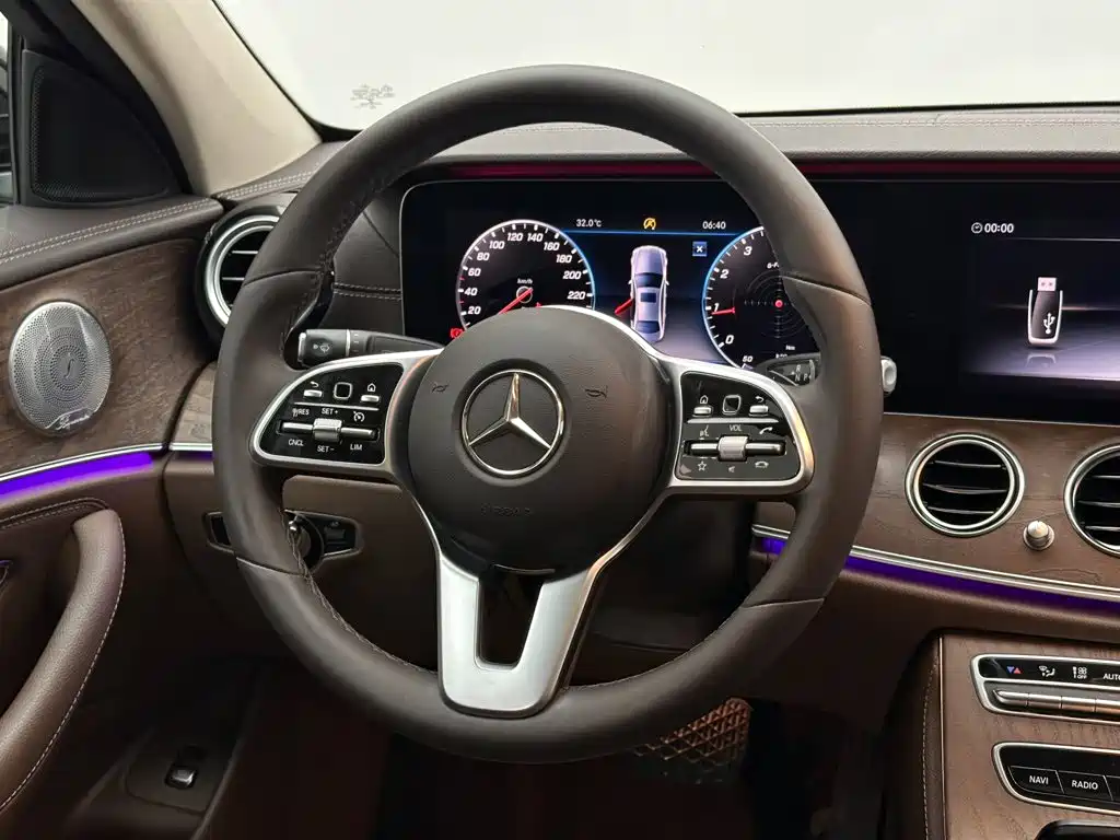 Mercedes-Benz E-Class 2020 — фото 11