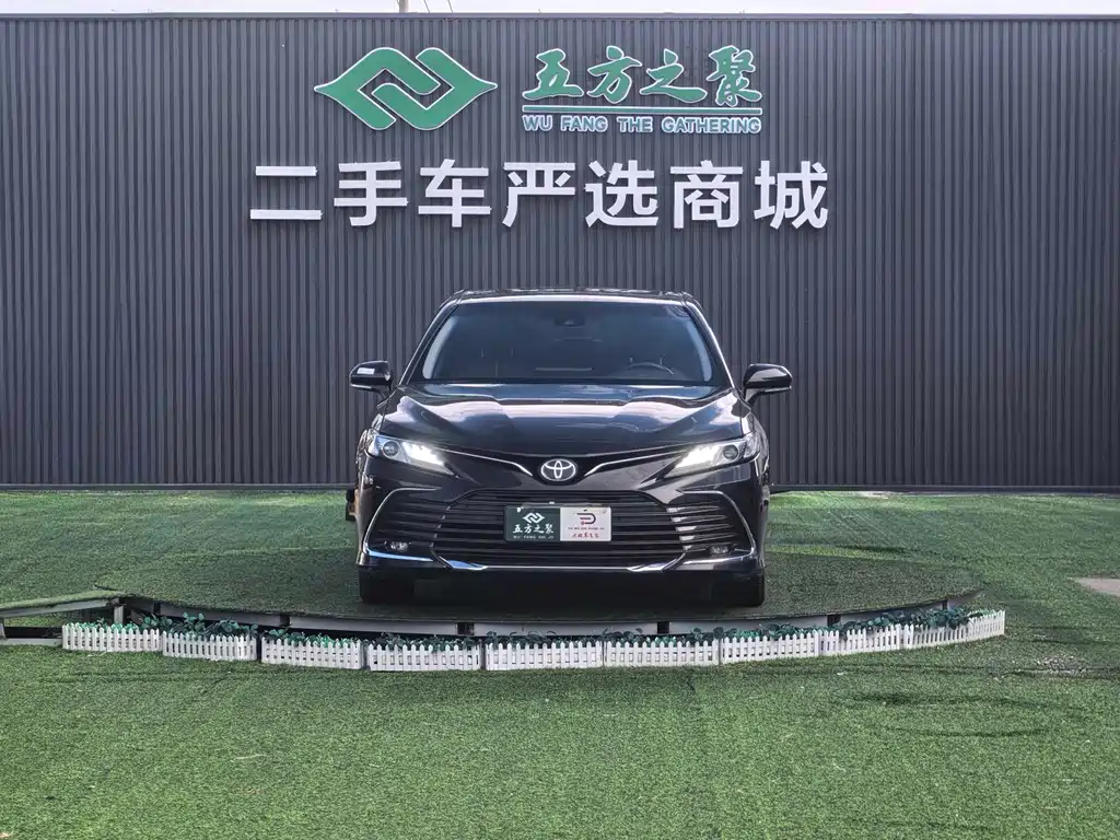 Toyota Camry 2023 — фото 2
