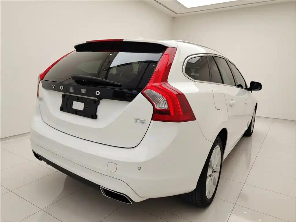 Volvo V60 2016 — фото 5