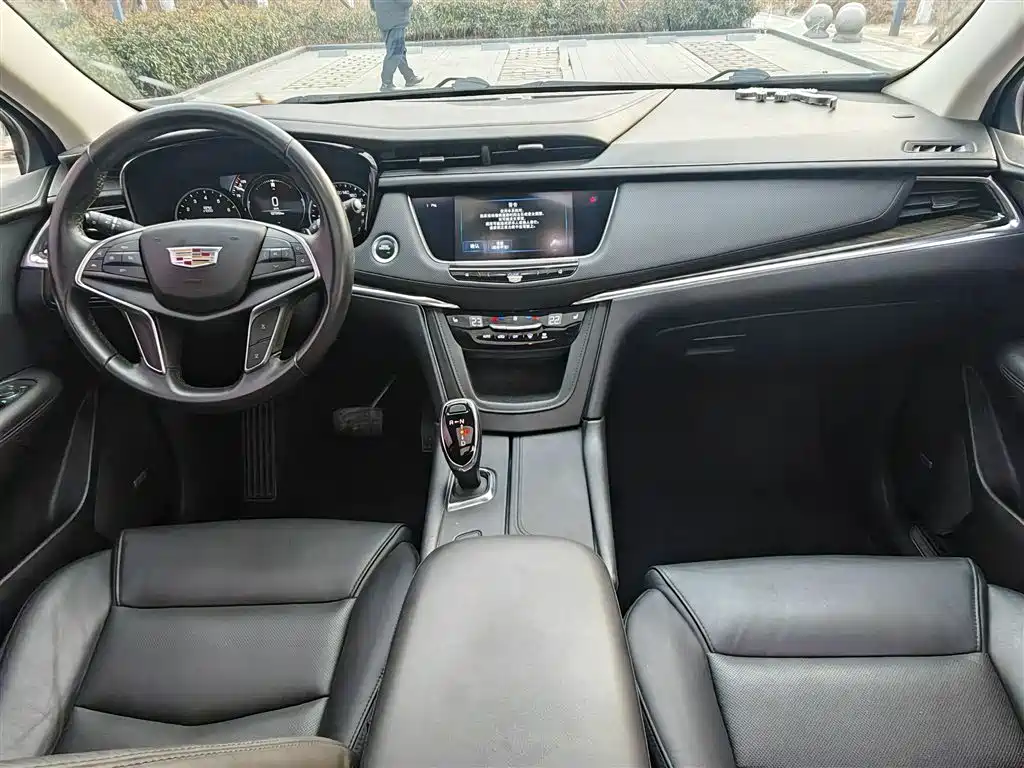 Cadillac XT5 2018 — фото 13
