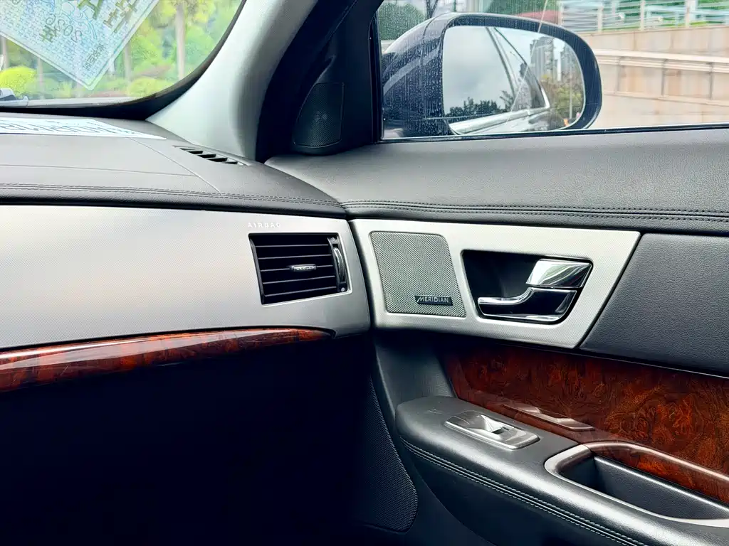 Jaguar XF 2014 — фото 13
